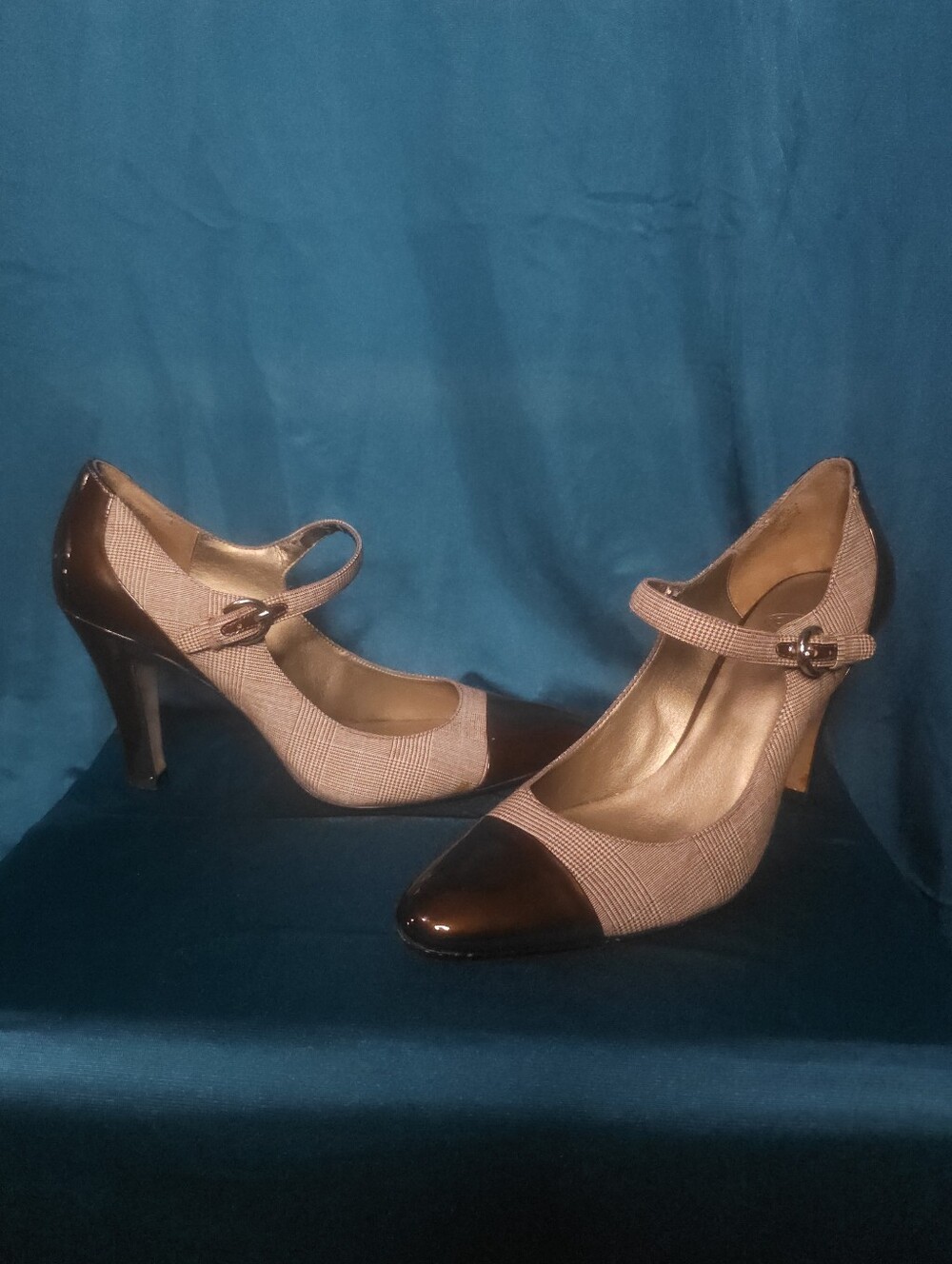 Classic Two-Tone Mary Jane Heels in Brown and Tan